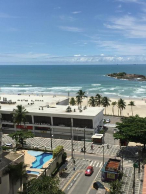 Apto na Praia de Pitangueiras